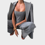 Каролина – Мощен Триделен Костюм