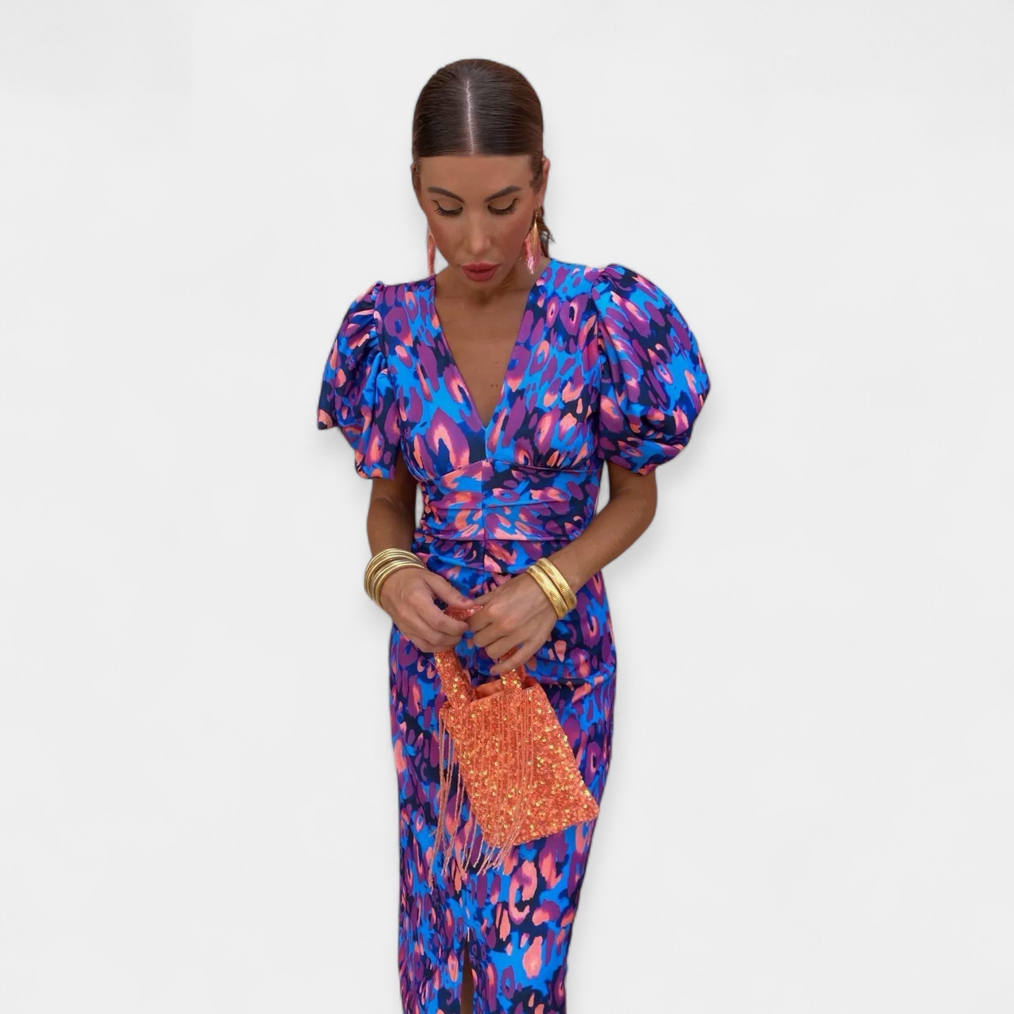 Рокля с Ръкави и Волани