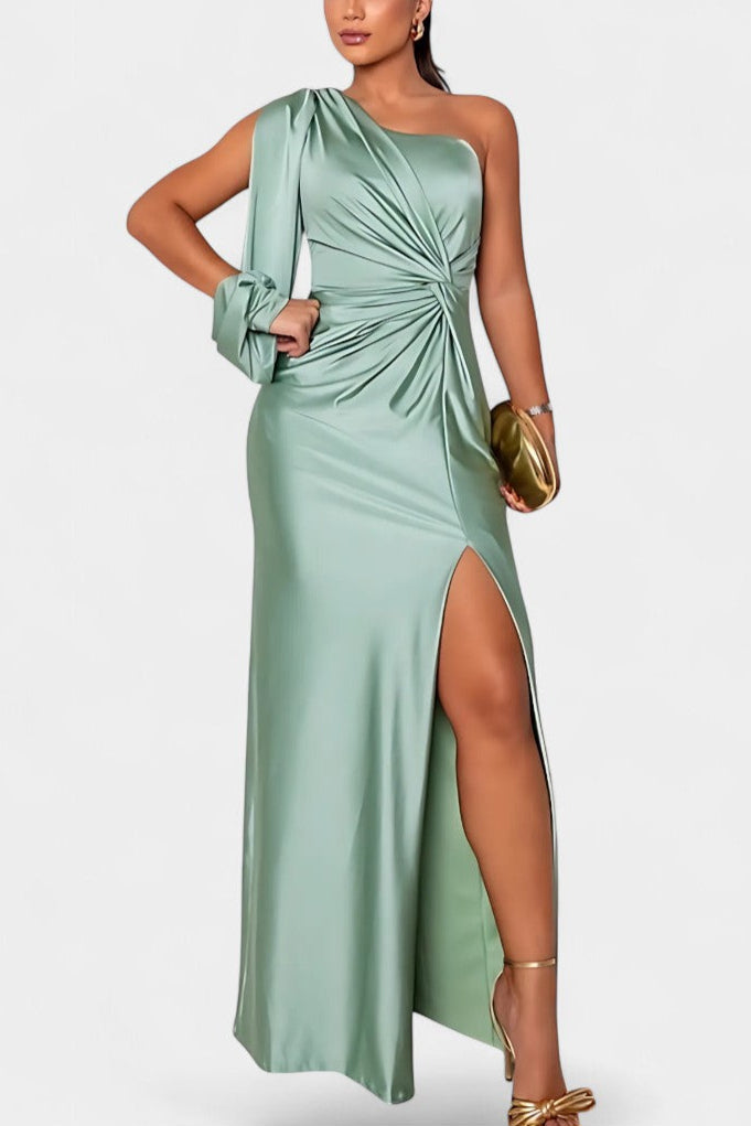 Андреа Асиметрична Рокля с Драпиране на Едно Рамо