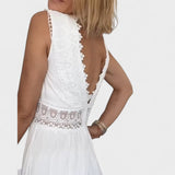 Елена - Елегантна Чипкова Рокля с V-Изрез